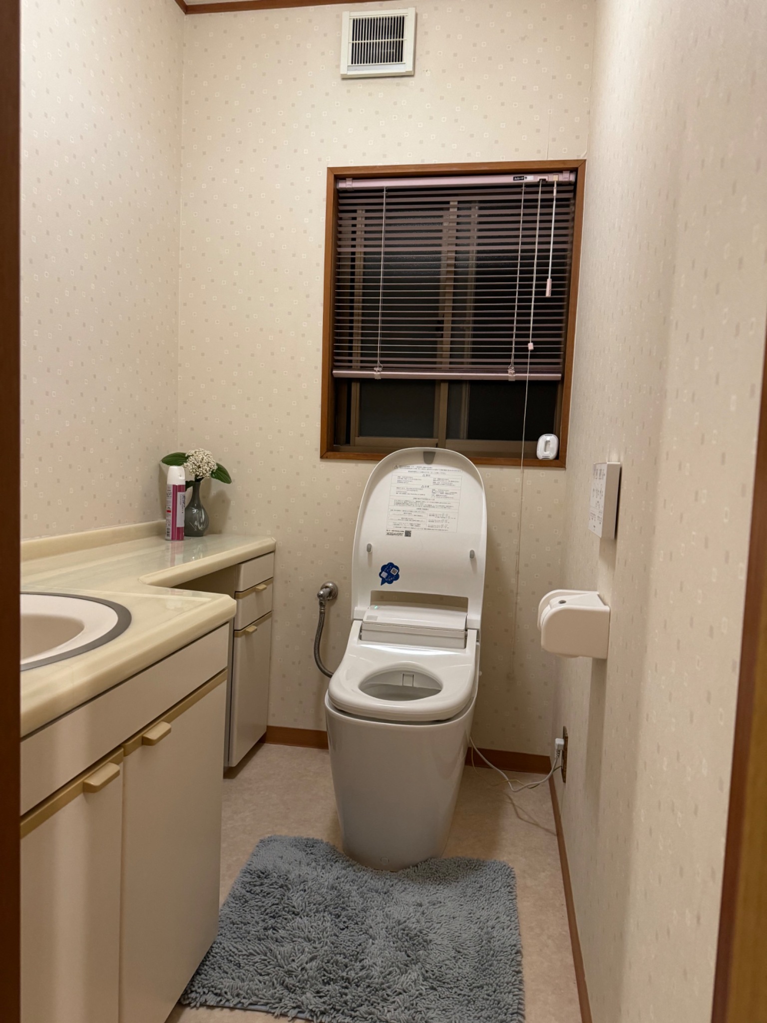 トイレも広々 全自動