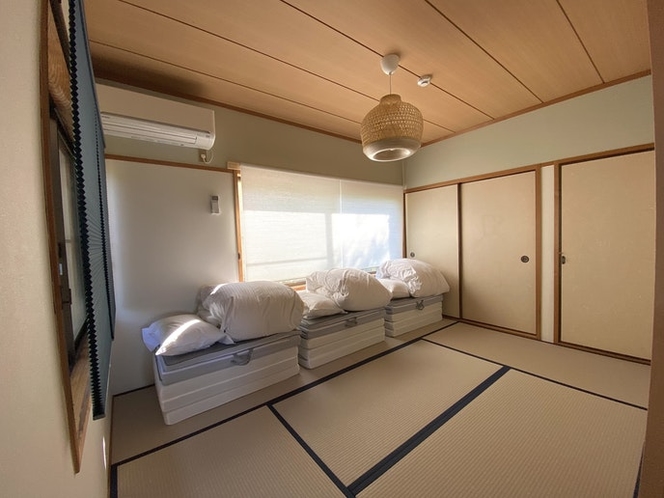 お布団を敷いてご利用ください。
