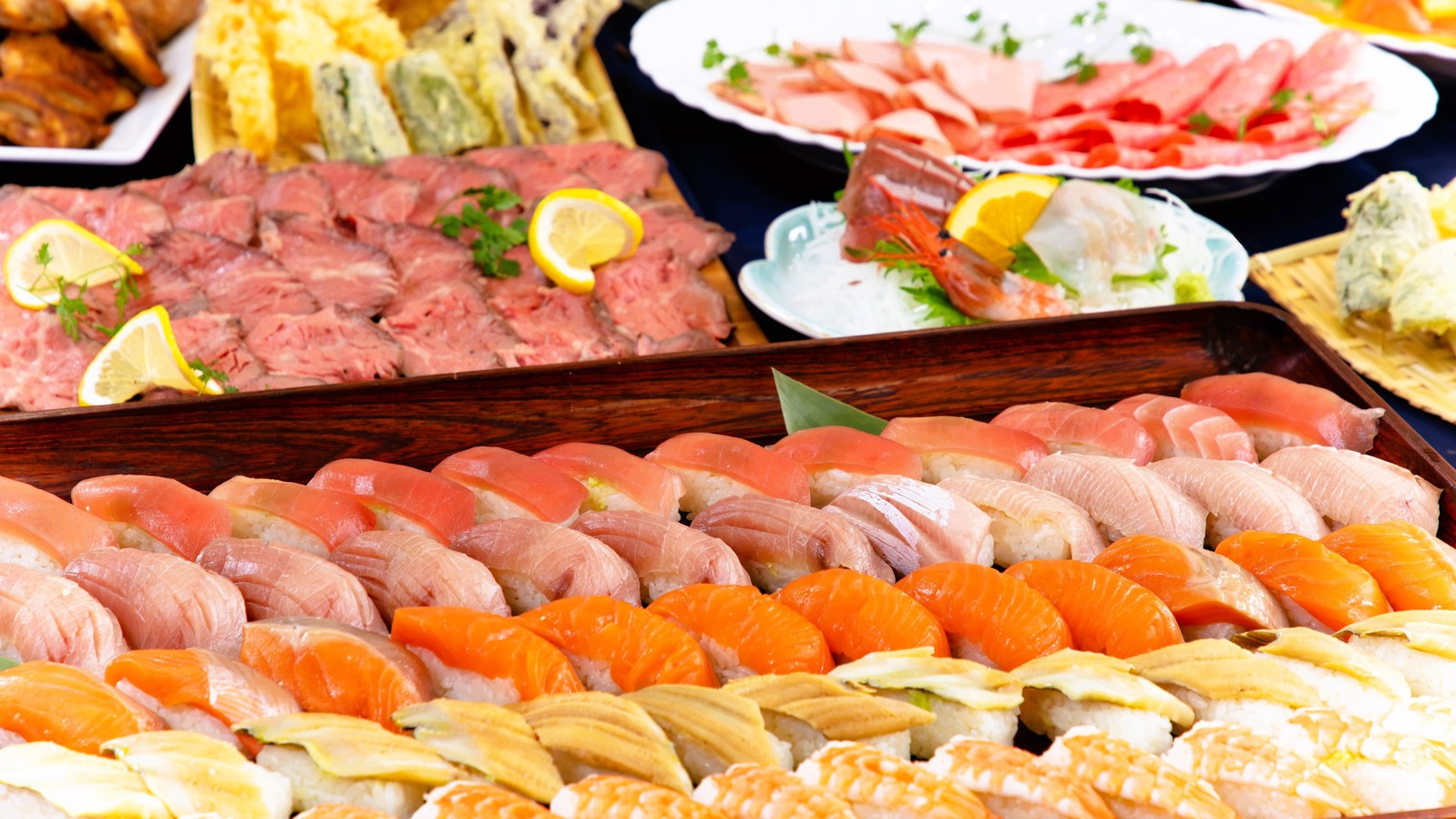 【夕食】2024年4月よりバイキングメニューがリニューアル。佐渡産のお魚を使用したお寿司も食べ放題！