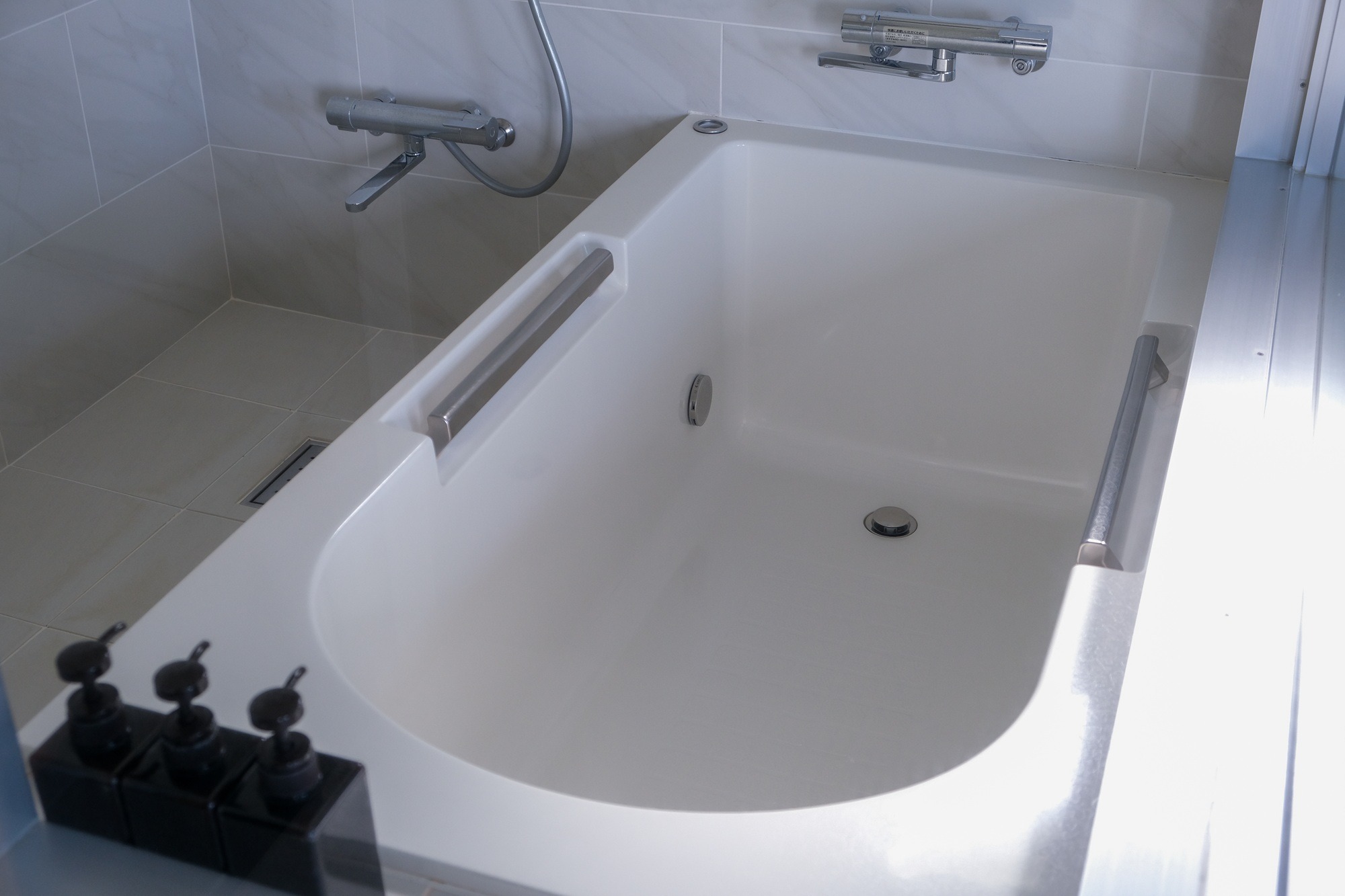 浴室｜大人も足を延ばせるゆったりした湯舟