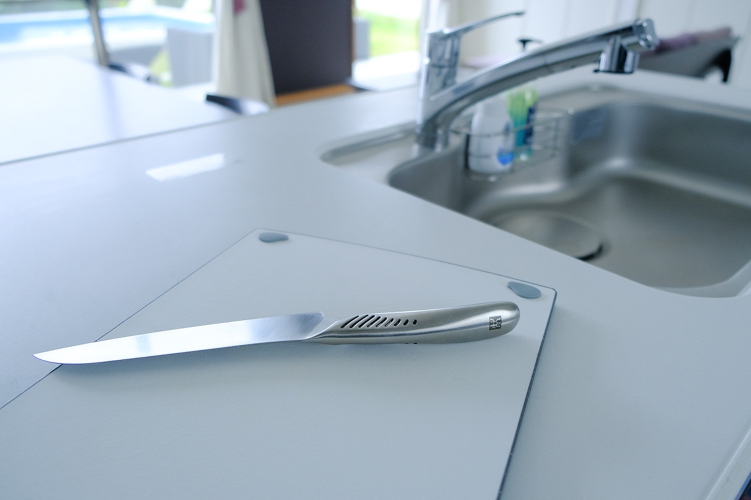 キッチン｜包丁、まな板、フライパンや鍋など、基本的な調理器具が揃っています