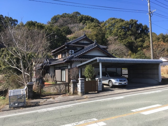 外観:リフォーム済の二階建て日本家屋です 和モダンなリビングダイニングルームも好評です