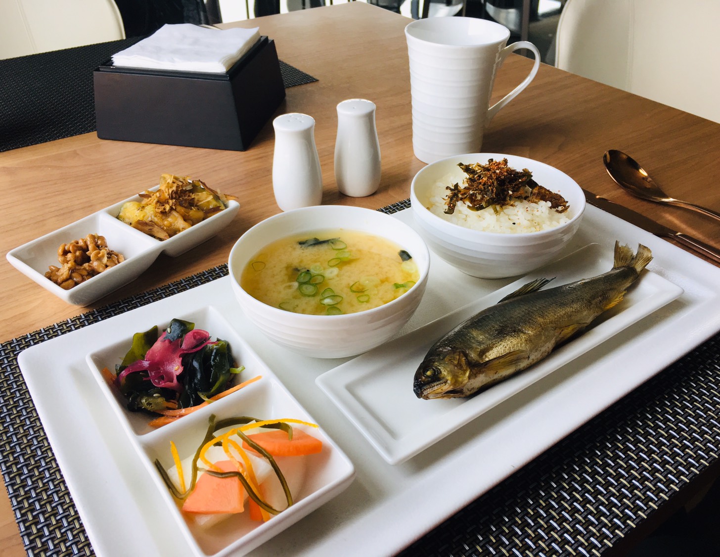 おいしそうな和風朝食