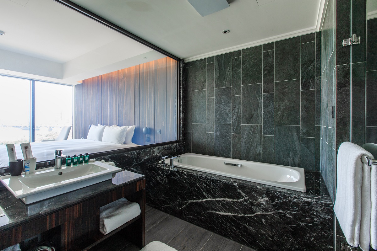 リバースイート