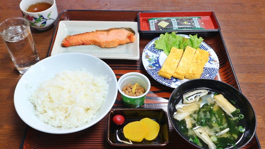 【1泊朝食付き】おふくろの味！温かい手作り和定食でしっかり1日の元気をチャージ