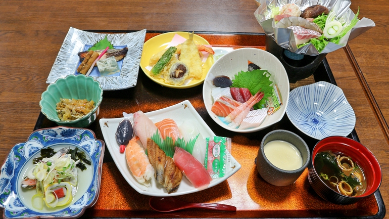 【2食付き・贅沢会席】通常よりも豪華な食材を使用！お料理グレードアッププラン