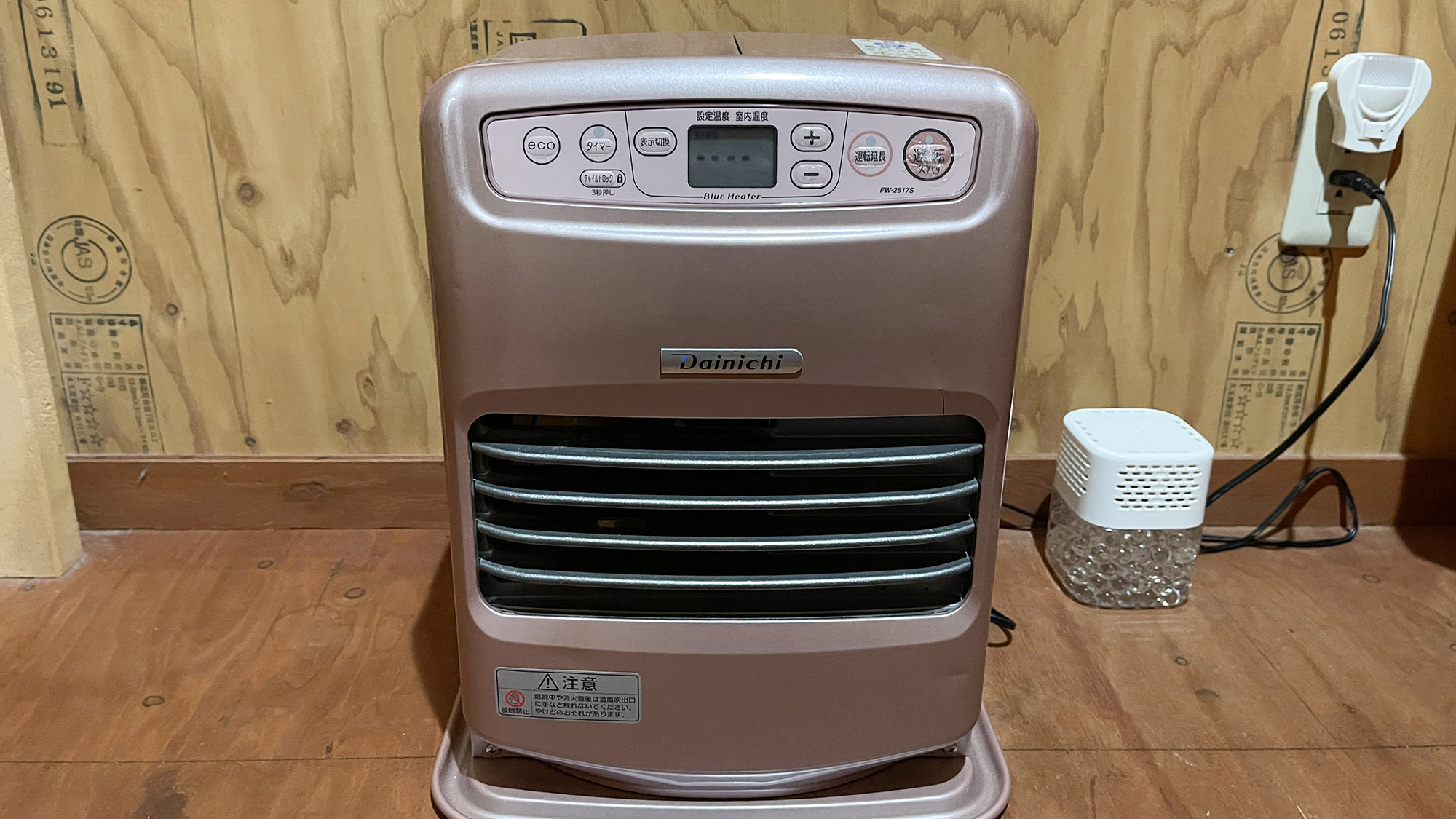 ・【女性専用ドミトリー4人部屋】ヒーターもございます。冬も暖かくお過ごしいただけます
