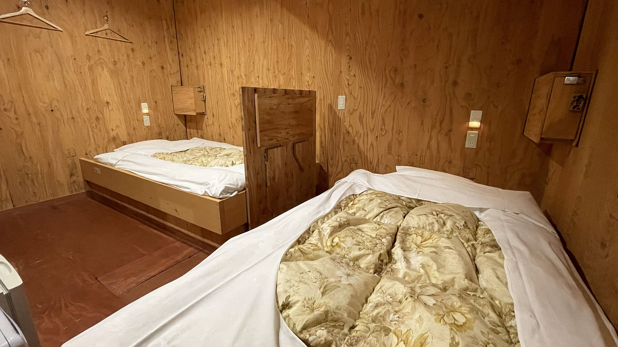 ・【男女共用ドミトリー2人部屋】ベッドは近すぎず、ゆっくりとお休みいただけます