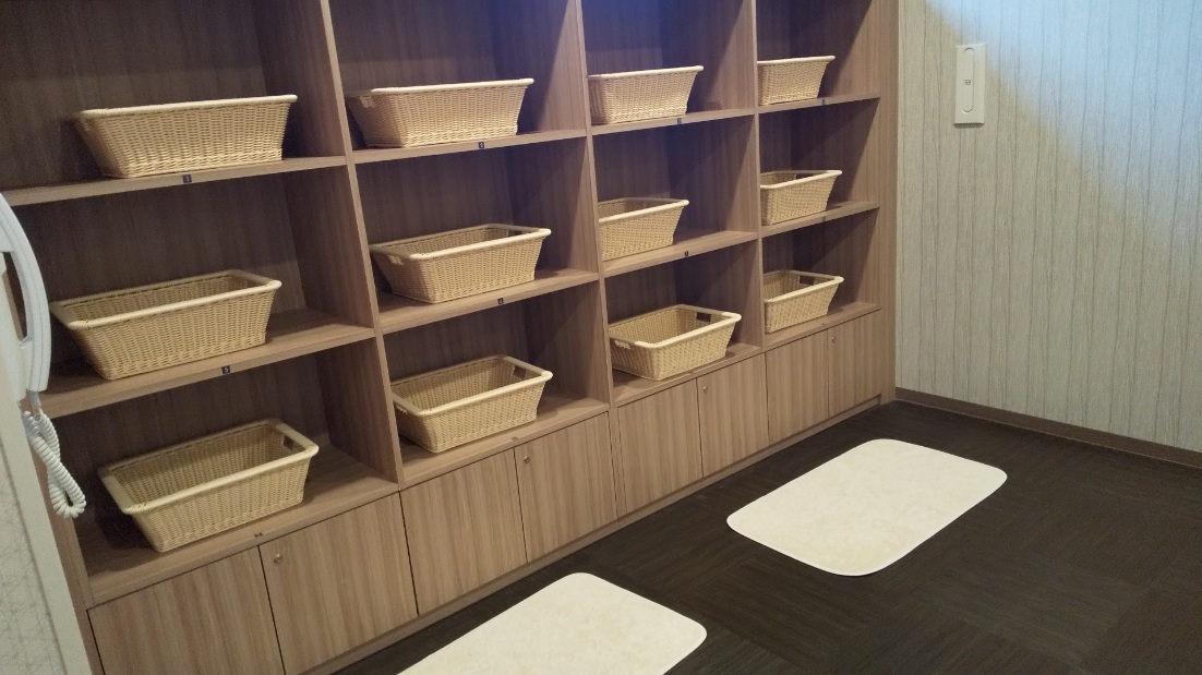 女性用大浴場脱衣所カゴ