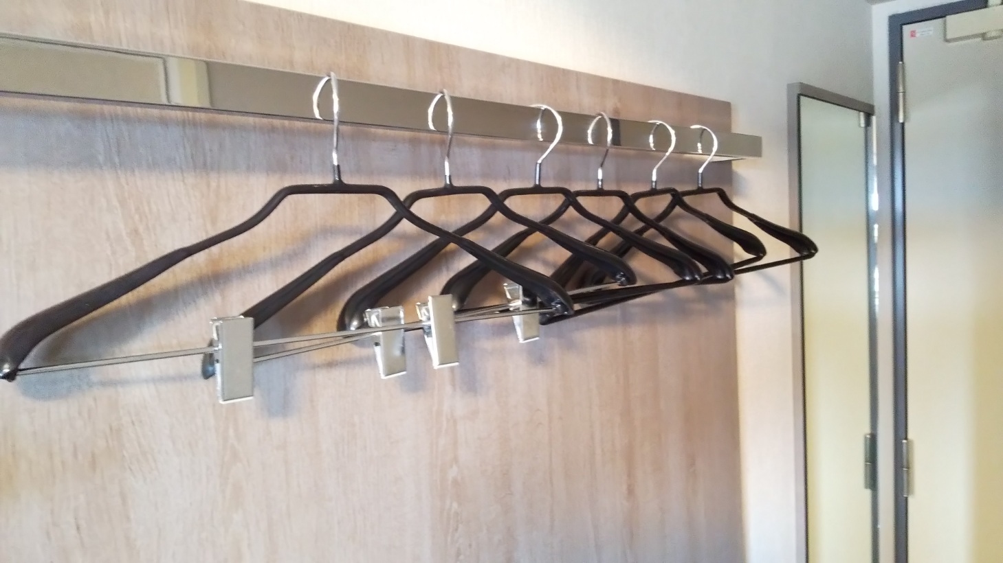 客室内ハンガー