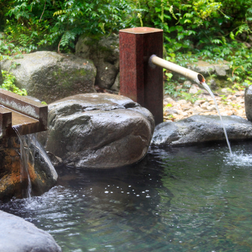 温泉：本館北大浴場「千代女の湯」露天風呂