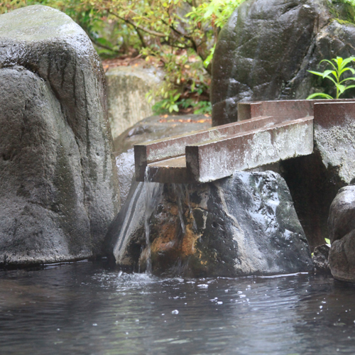 温泉：本館北大浴場「千代女の湯」露天風呂