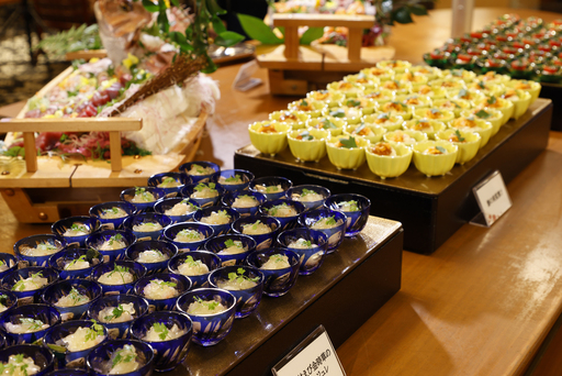 【夕食】土地の味わいを感じていただける、郷土の要素を取り入れたお料理の一例です。
