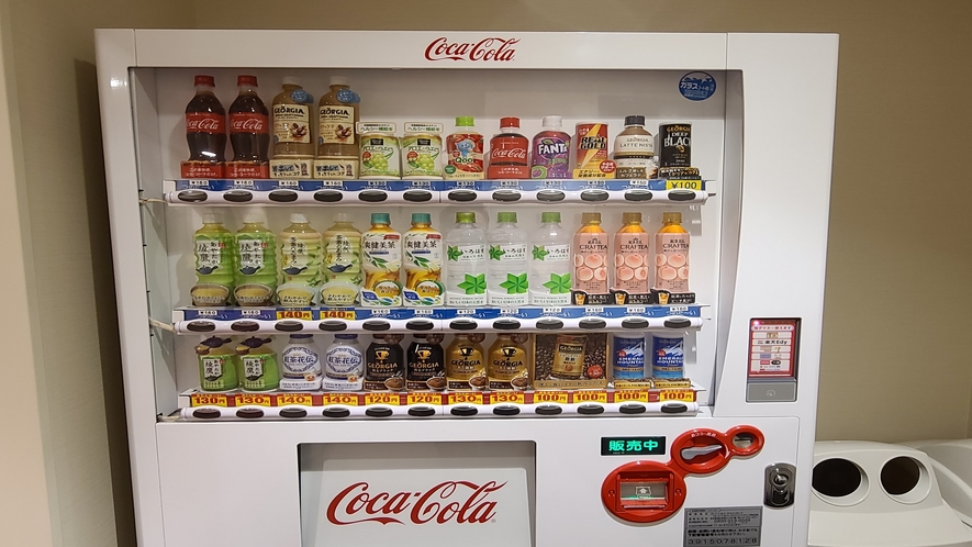 1F コカ・コーラ自販機