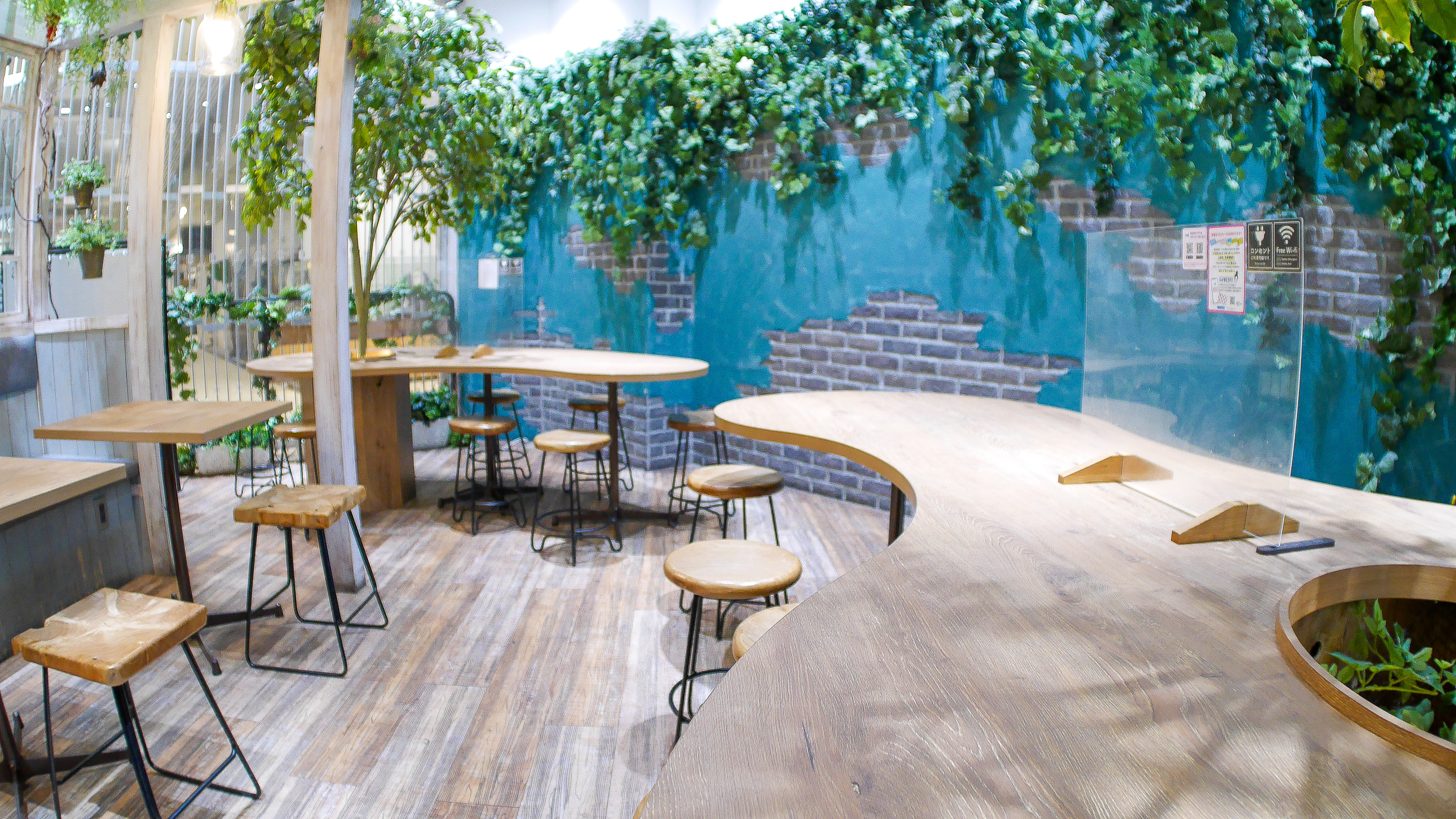 当ホテルより徒歩3分の人気店 【八百屋のParlor Horita 205】