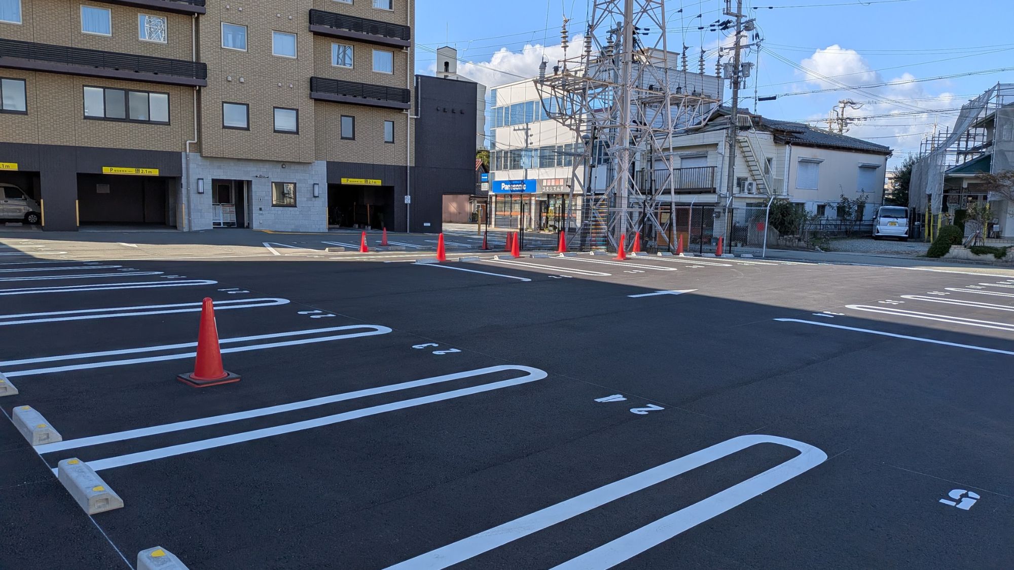 【駐車場】事前予約制／有料　大型車両のご相談も承ります。