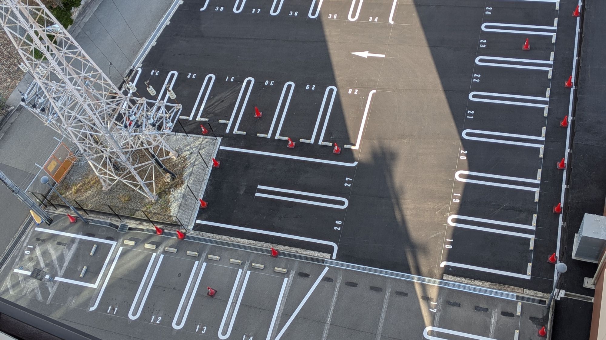 【駐車場】事前予約制／有料　大型車両のご相談も承ります。