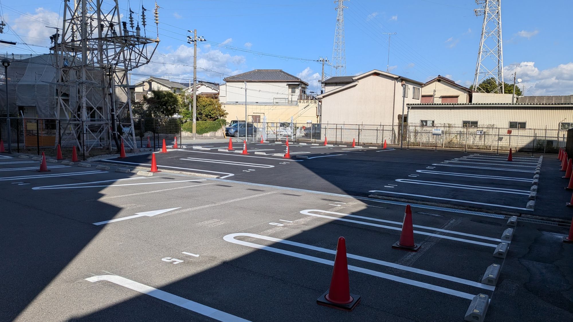 【駐車場】事前予約制／有料　大型車両のご相談も承ります。