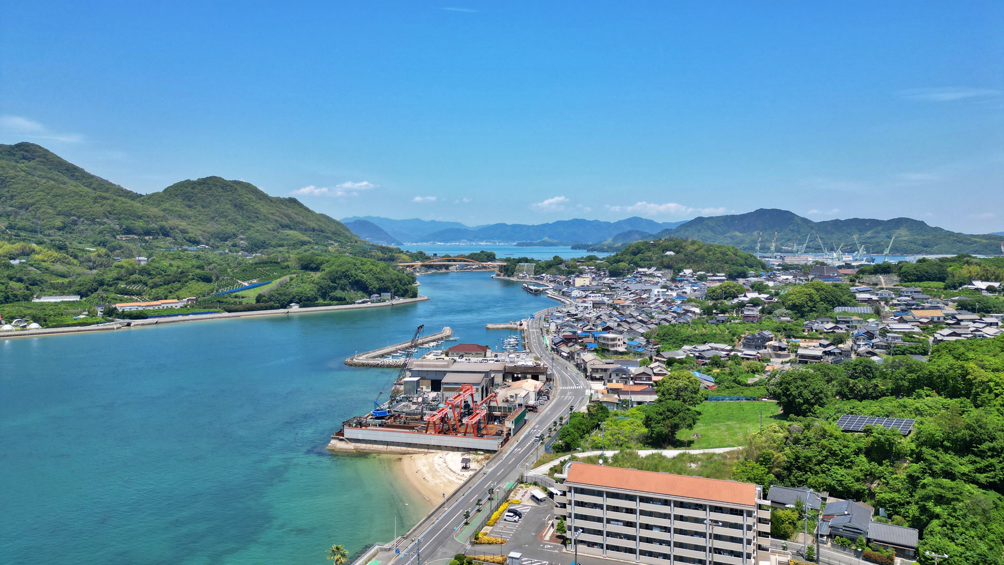 【風景】風光明媚な風景が広がる瀬戸内海の生口島に位置する当館 
