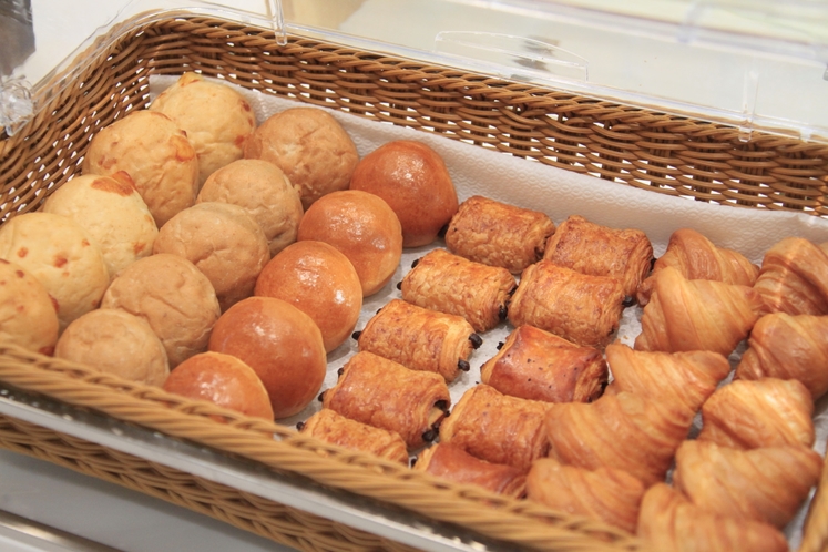 パンの種類もたくさん！焼きたてをお召し上がりいただけます