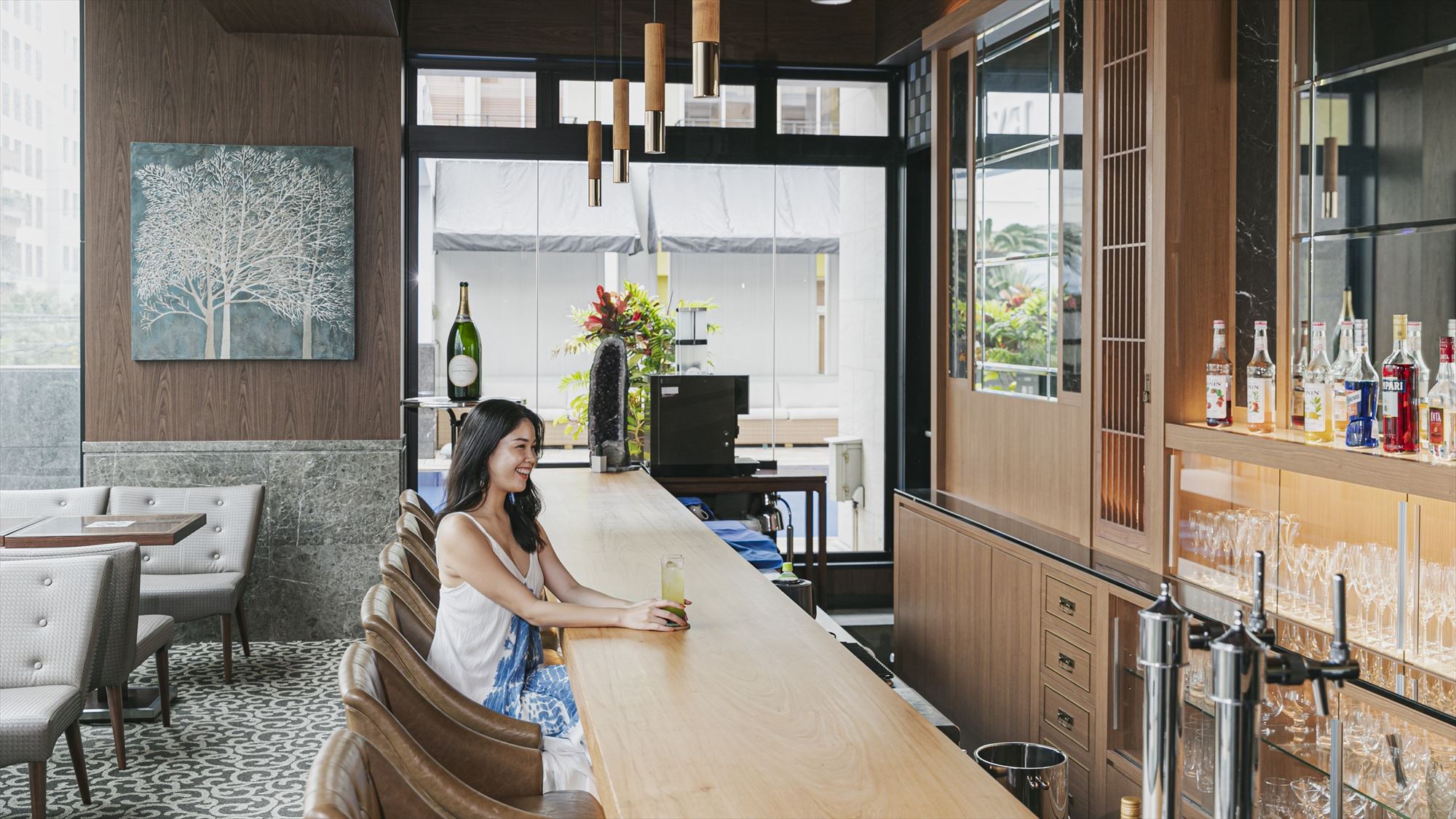 【BAR TAIRA】 オリジナルカクテルや沖縄泡盛、世界の銘酒等を愉しめる大人の空間。