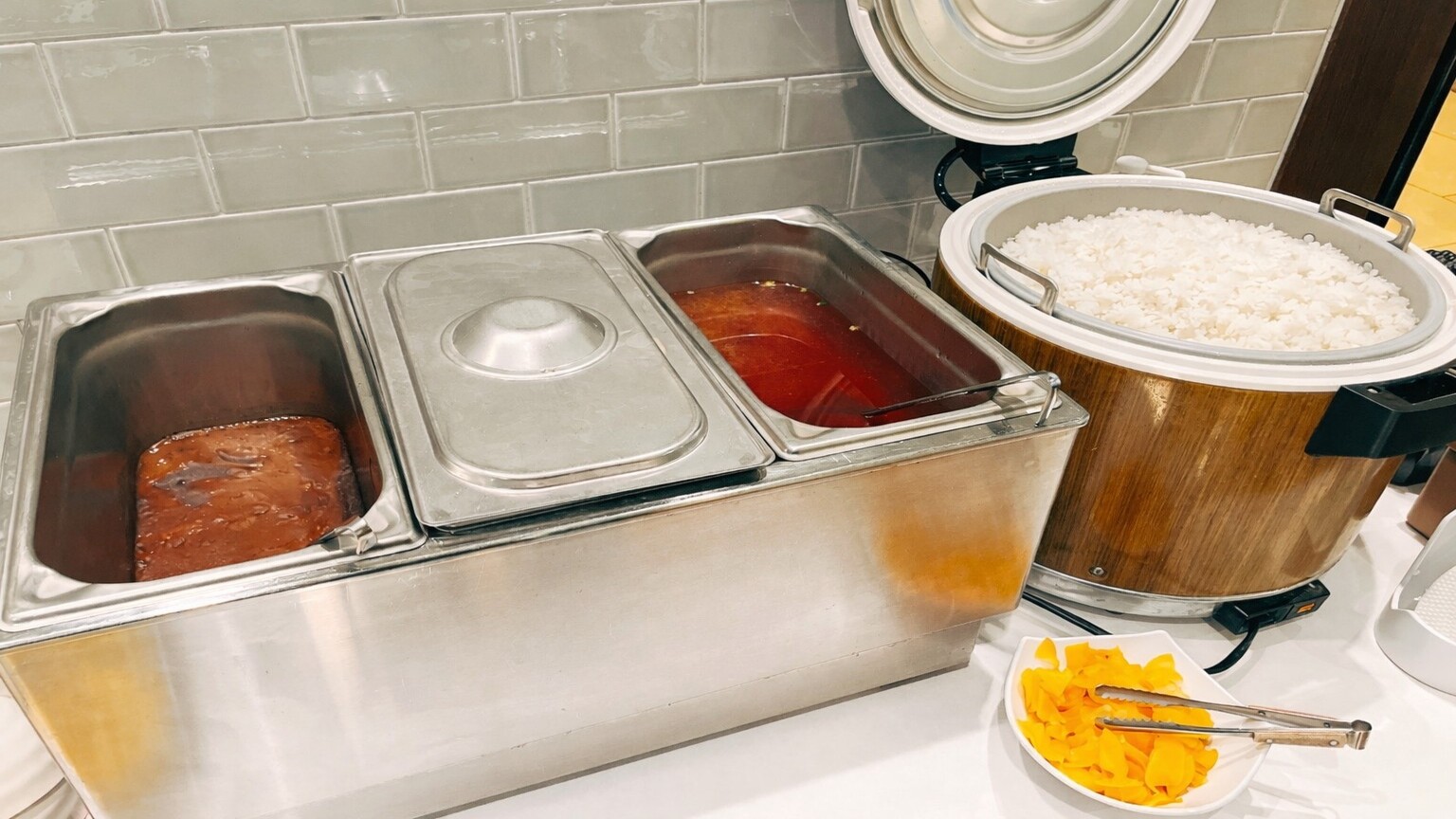 ■朝食ビュッフェ（カレー・ごはん・味噌汁）※食材は不定期で変わります。