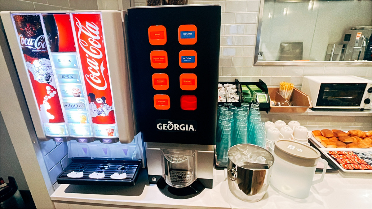 ■朝食ビュッフェ、ソフトドリンク、コーヒーはディスペンサーでご用意♪
