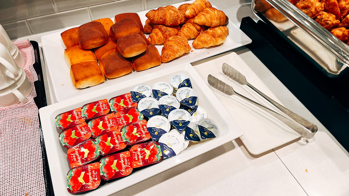 ■朝食ビュッフェ（パンの種類は不定期で入れ替わります）