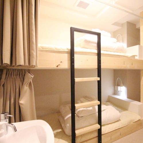 ■2段ベッド型ツインルーム（シャワー・トイレ共用）