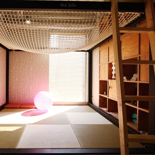 ■2階ゲストラウンジ／様々な人との交流を愉しめる場です。