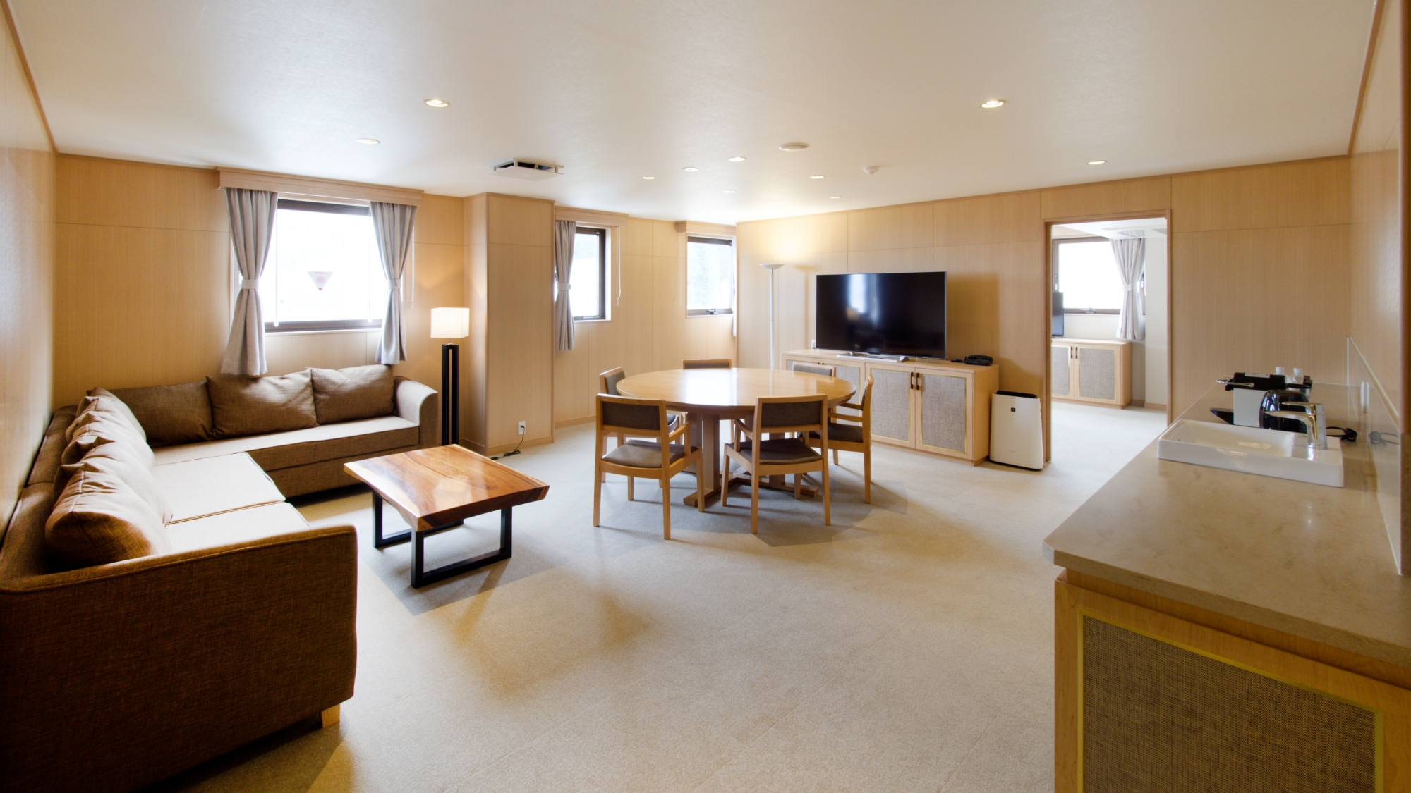 【ドラゴンスイート】お部屋からは視界を遮るもののない素晴らしい眺めが一面に広がります