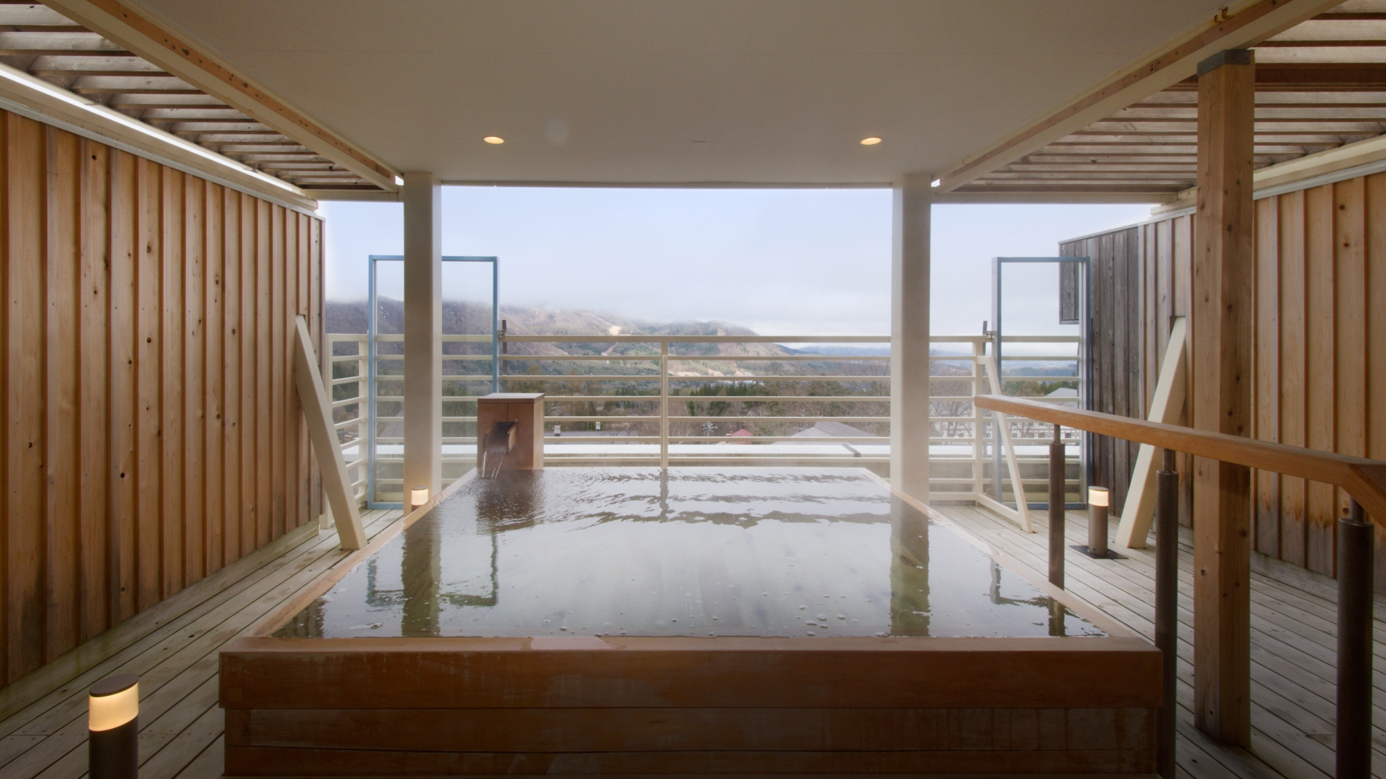 【雲海スイート】お部屋には専用の露天風呂があり、壮大な景色を楽しみながらご入浴いただけます