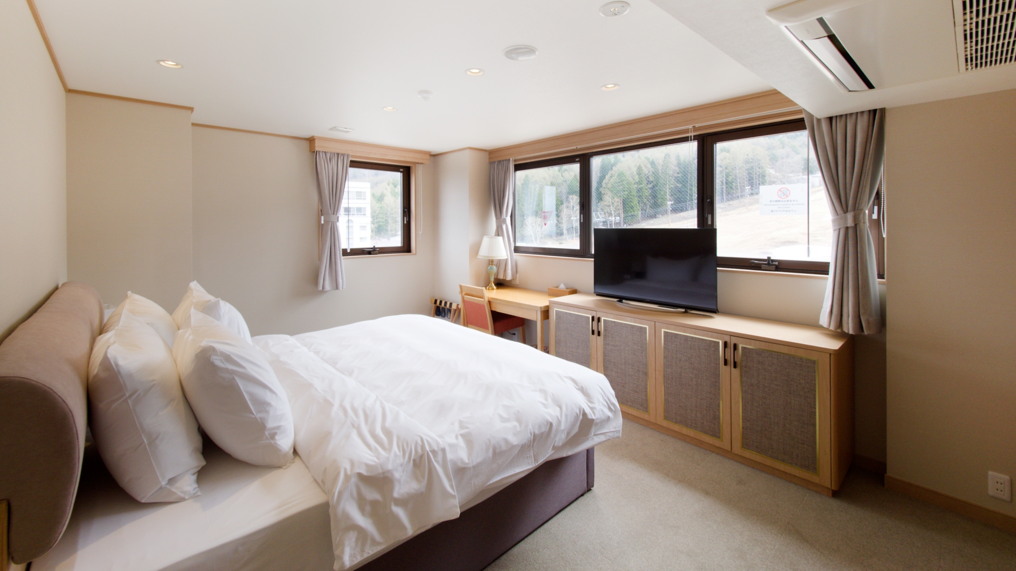 【ドラゴンスイート】お部屋からは視界を遮るもののない素晴らしい眺めが一面に広がります