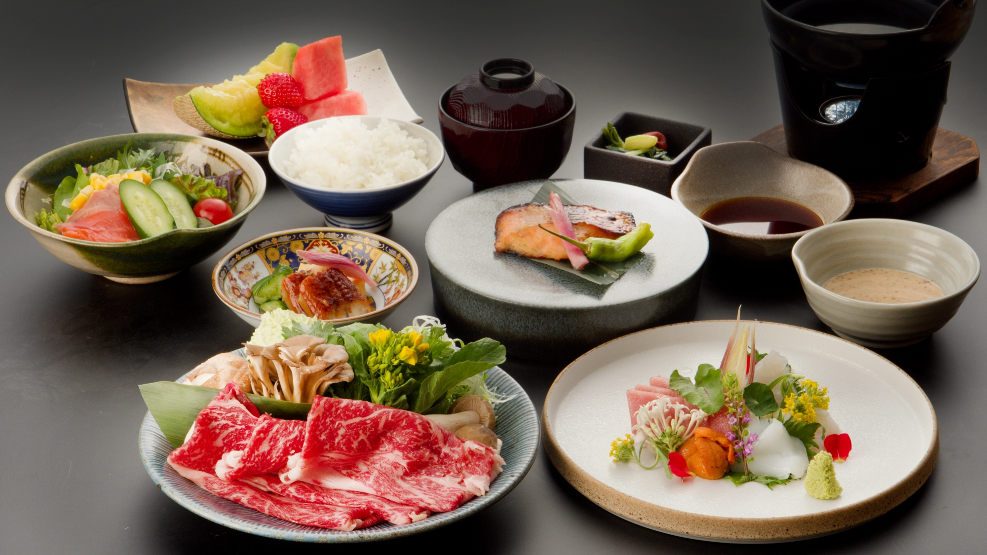 【スタンダードプランご夕食例】旬の食材と地元食材を織り交ぜた和会席をご用意