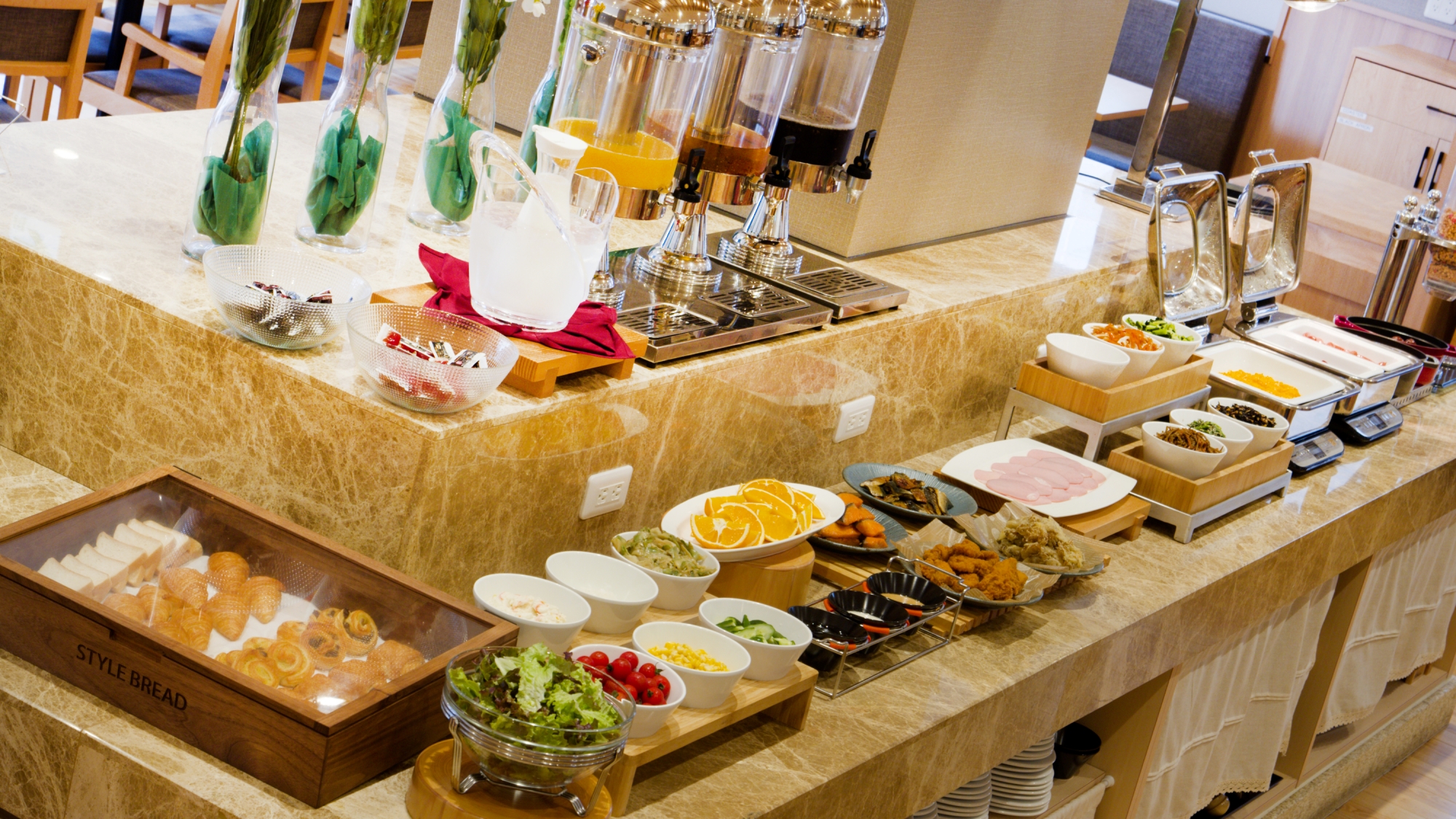 【朝食ビュッフェイメージ】当ホテルのシェフ三井が心を込めてお作りします※12月～5月提供