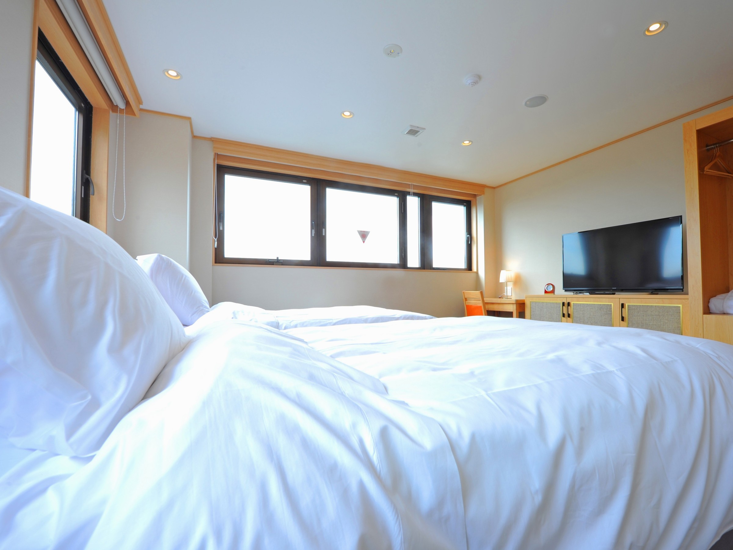 【キングスイート】2つのベッドルームから竜王の山々と夕日を見渡せます