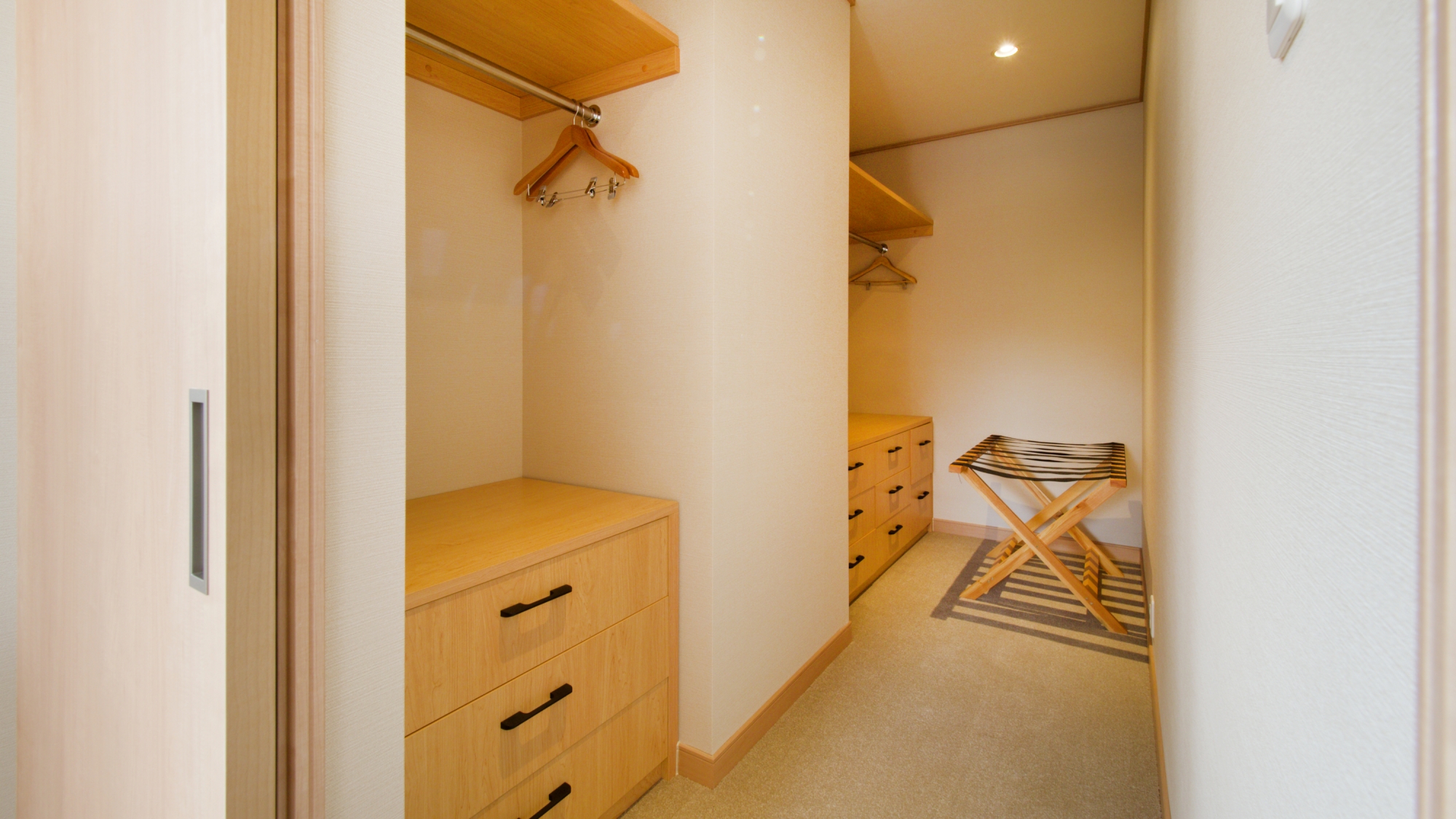 【クローゼット／荷物置き】