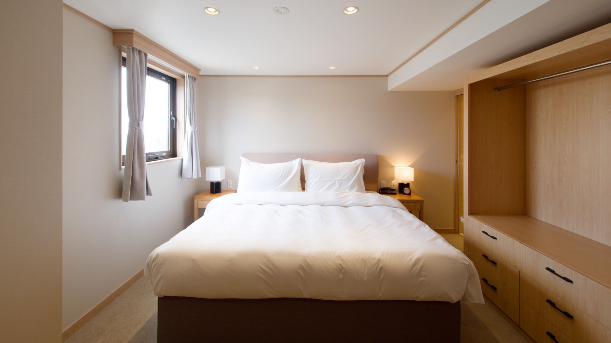 【デラックススイート／スイート】広々として快適なお部屋。出張やレジャー、リラクゼーションに最適です