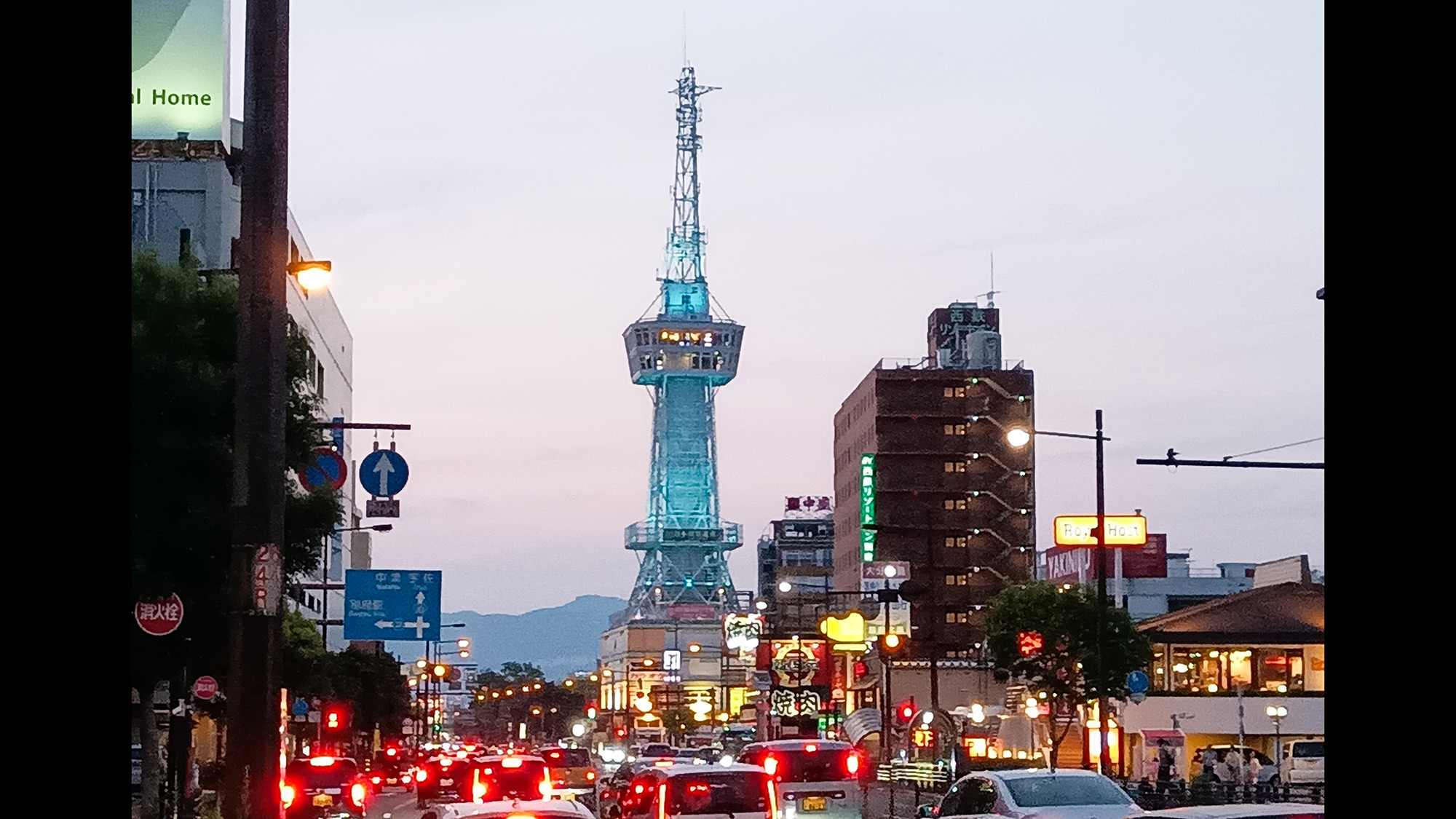 ・【観光情報】別府タワー、夕暮れ彩る光の道