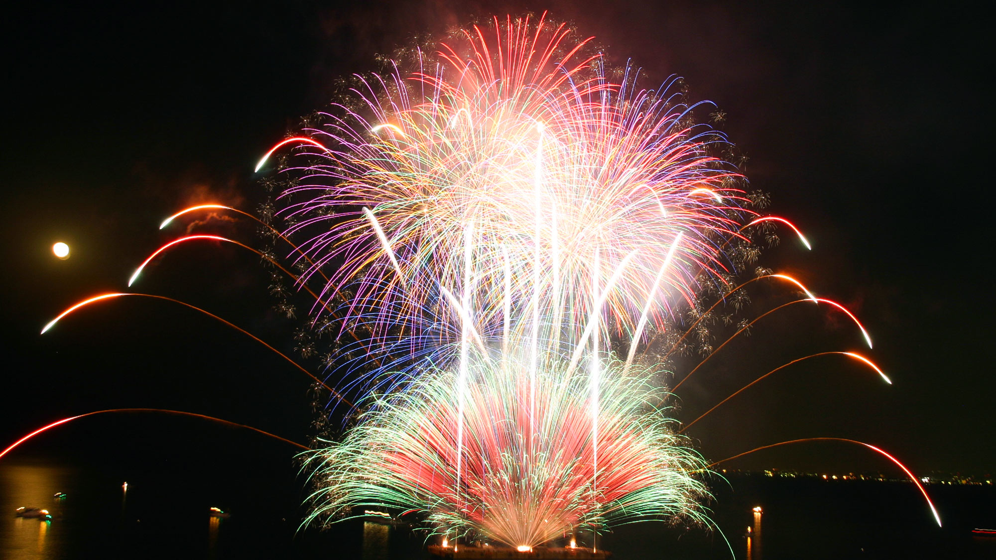 ・【観光情報】冬の夜空彩る、別府花火ファンタジア！