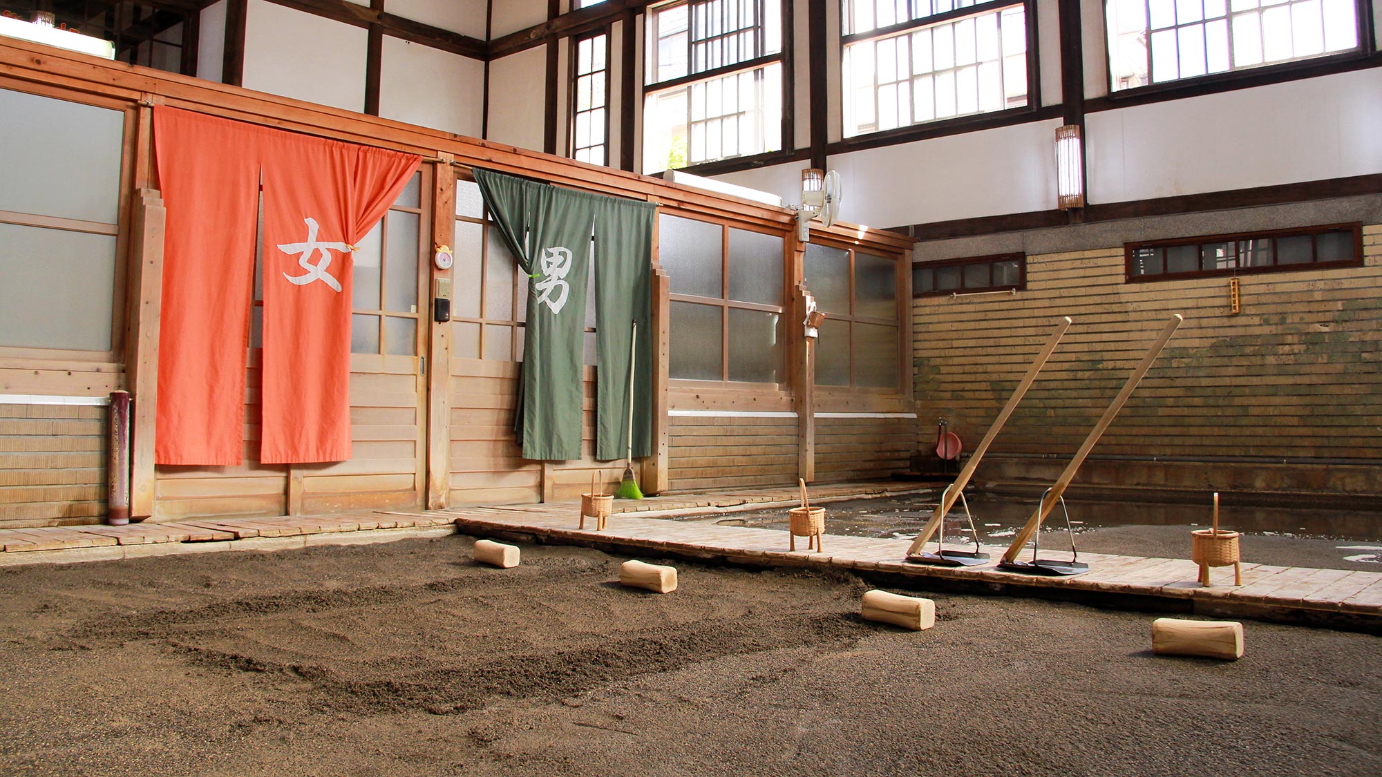 ・【観光情報】じんわり癒やされる、砂湯体験