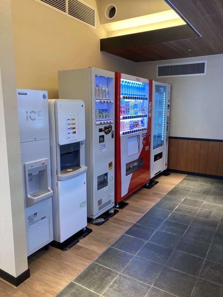 ラウンジ　自販機