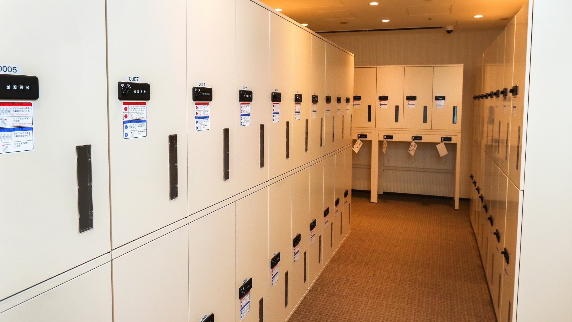 【1階】宿泊者専用セルフロッカー（一部ワイヤー式）