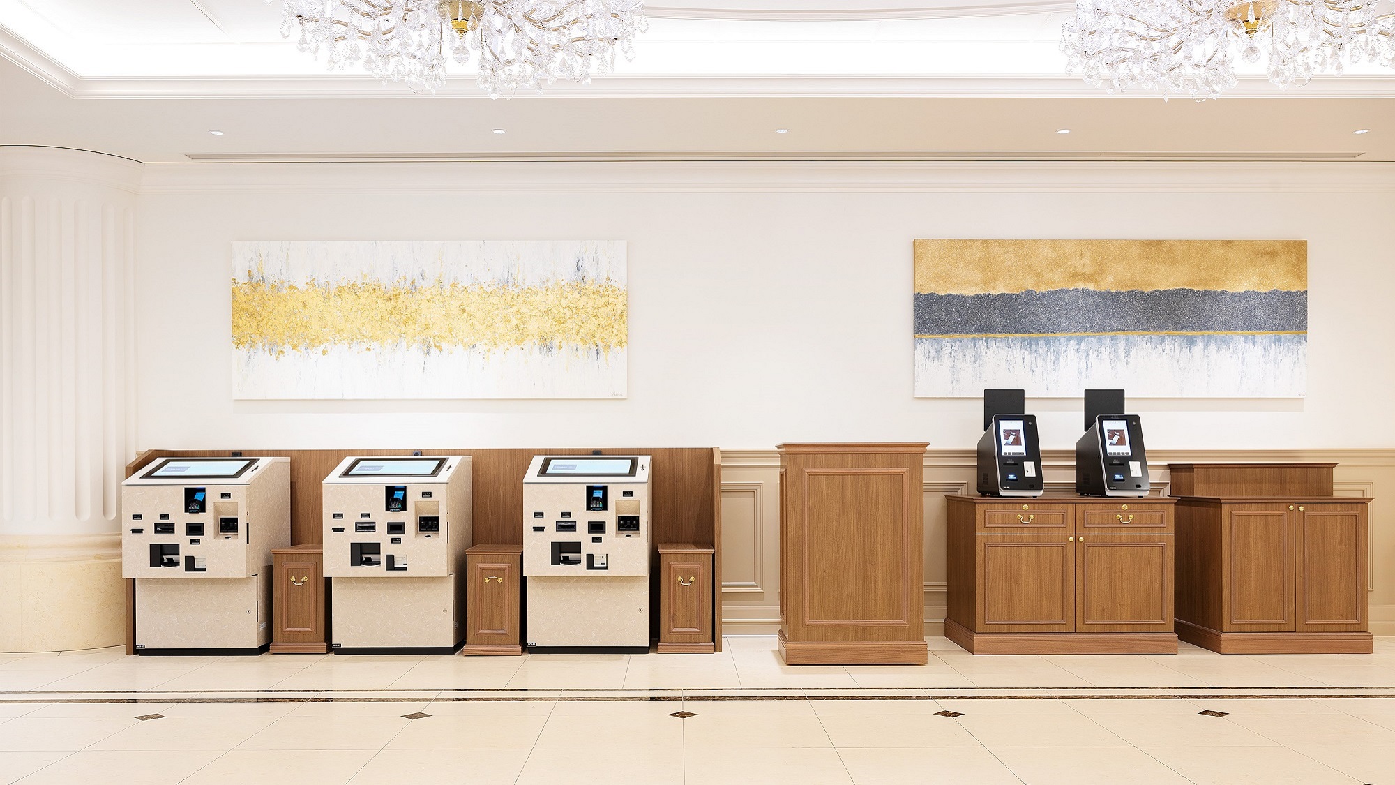 【1階】自動チェックイン・チェックアウト機（フロントカウンター向かい）