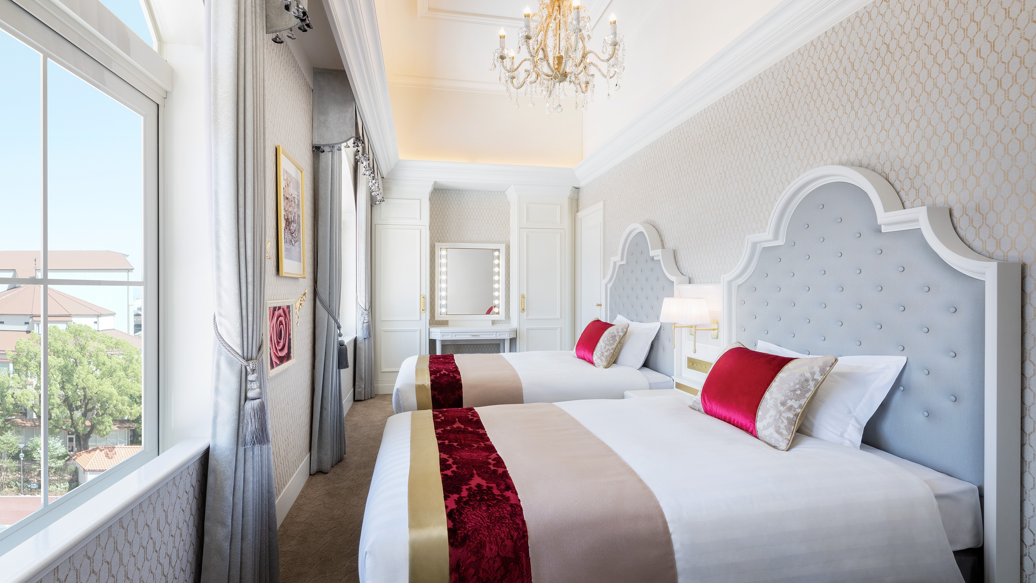 デラックスツイン レビュールーム　※画像は一例です。家具・配置等は部屋により異なります。