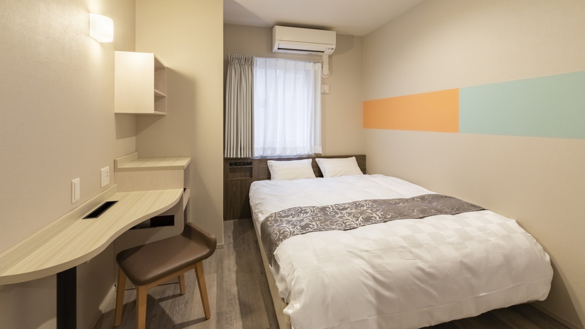 【ダブル／Double Room】ベッド幅160cmのクイーンサイズのベッド