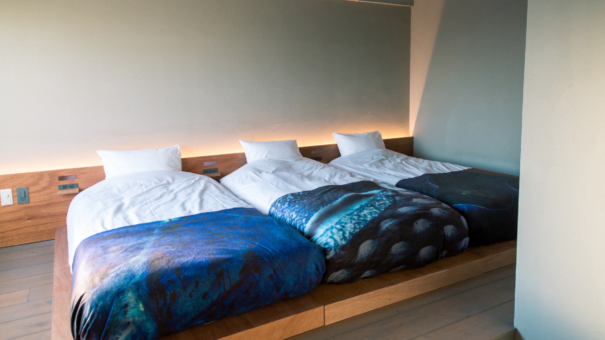 ・【スーペリアトリプル/ベッド】ベッドが3つ連なるお部屋です