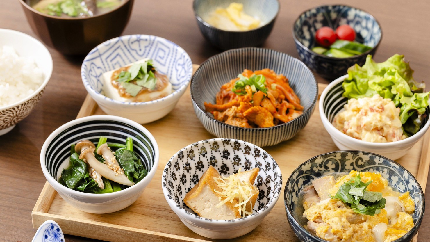 【朝食】小鉢御膳(盛り付け一例)