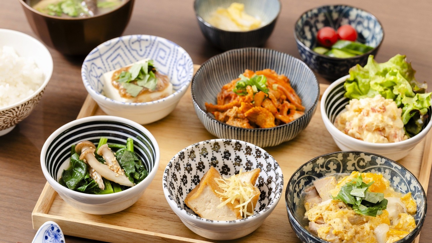 【朝食付き】お部屋タイプおまかせプラン　選べる彩り小鉢御膳付き