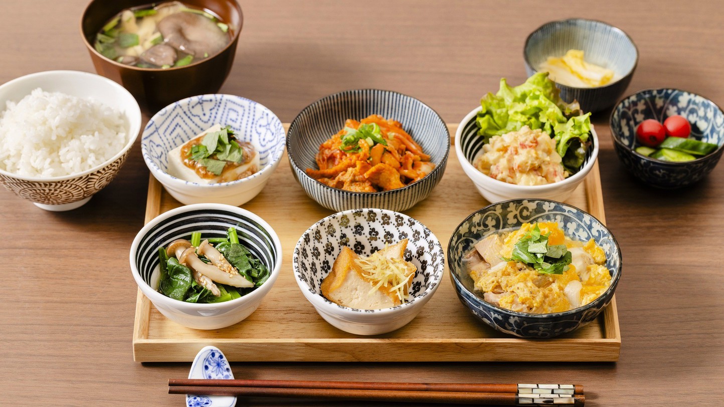 【朝食】小鉢御膳(盛り付け一例)